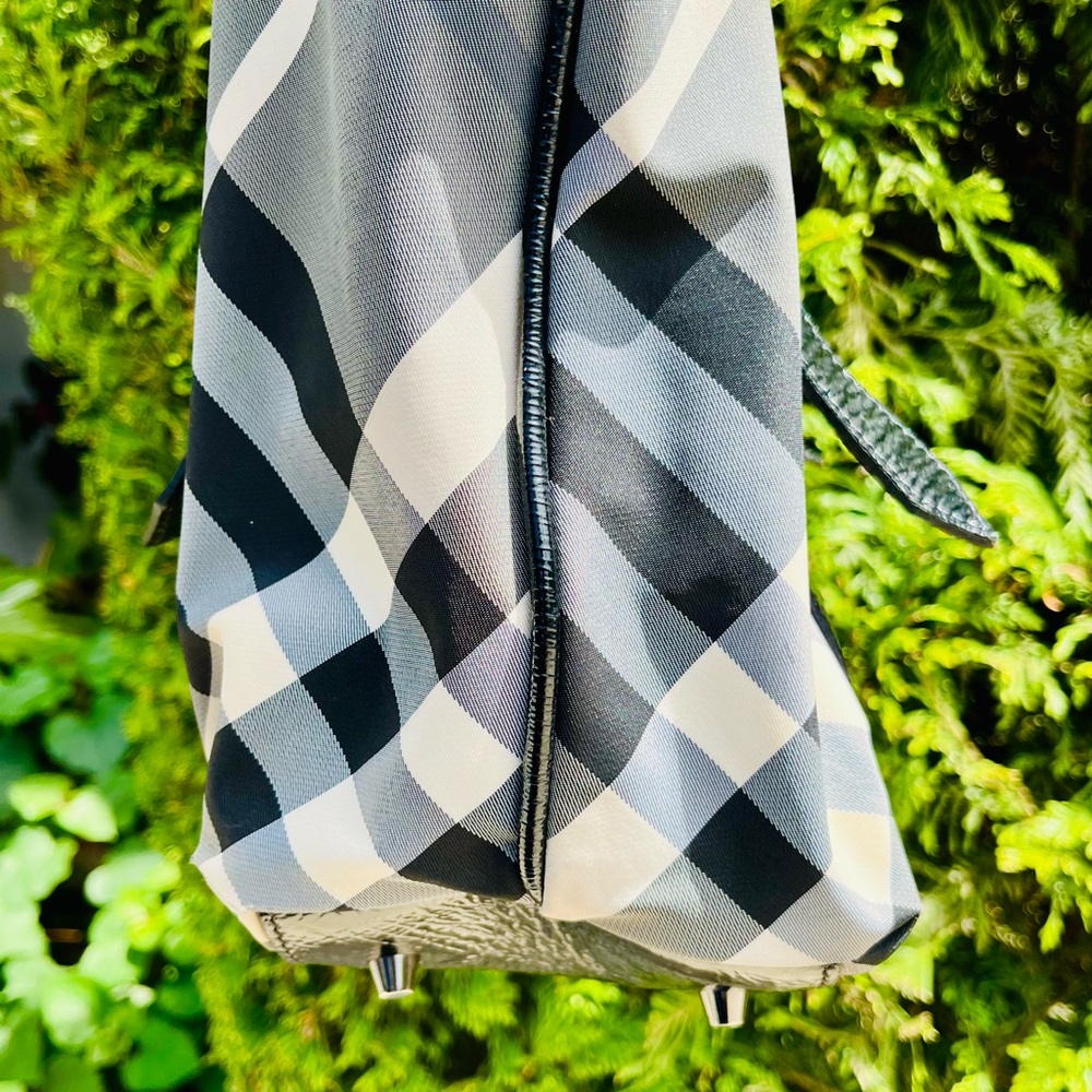 BURBERRY Black Beat Check Nylon Victoria Tote Bag - Picture 4 of 11